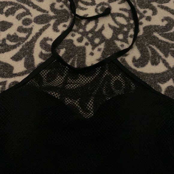 🏖️🌴 Stylish halter black net bikini top - Picture 2 of 5